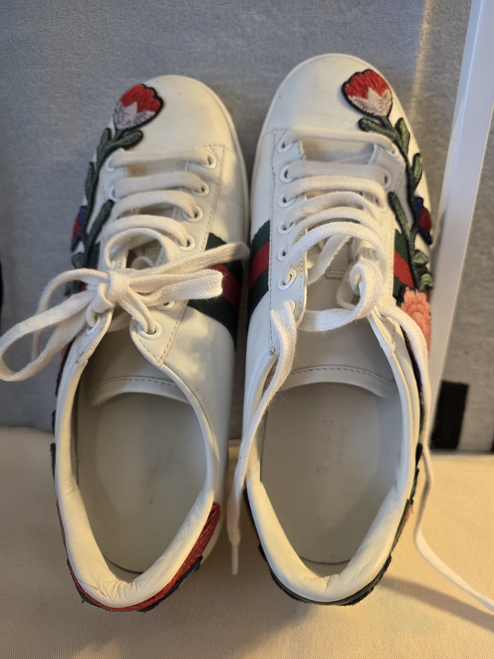 Gucci Ace Floral Embroidered Floral Sneakers with Red-Green Stripe - Picture 9 of 9